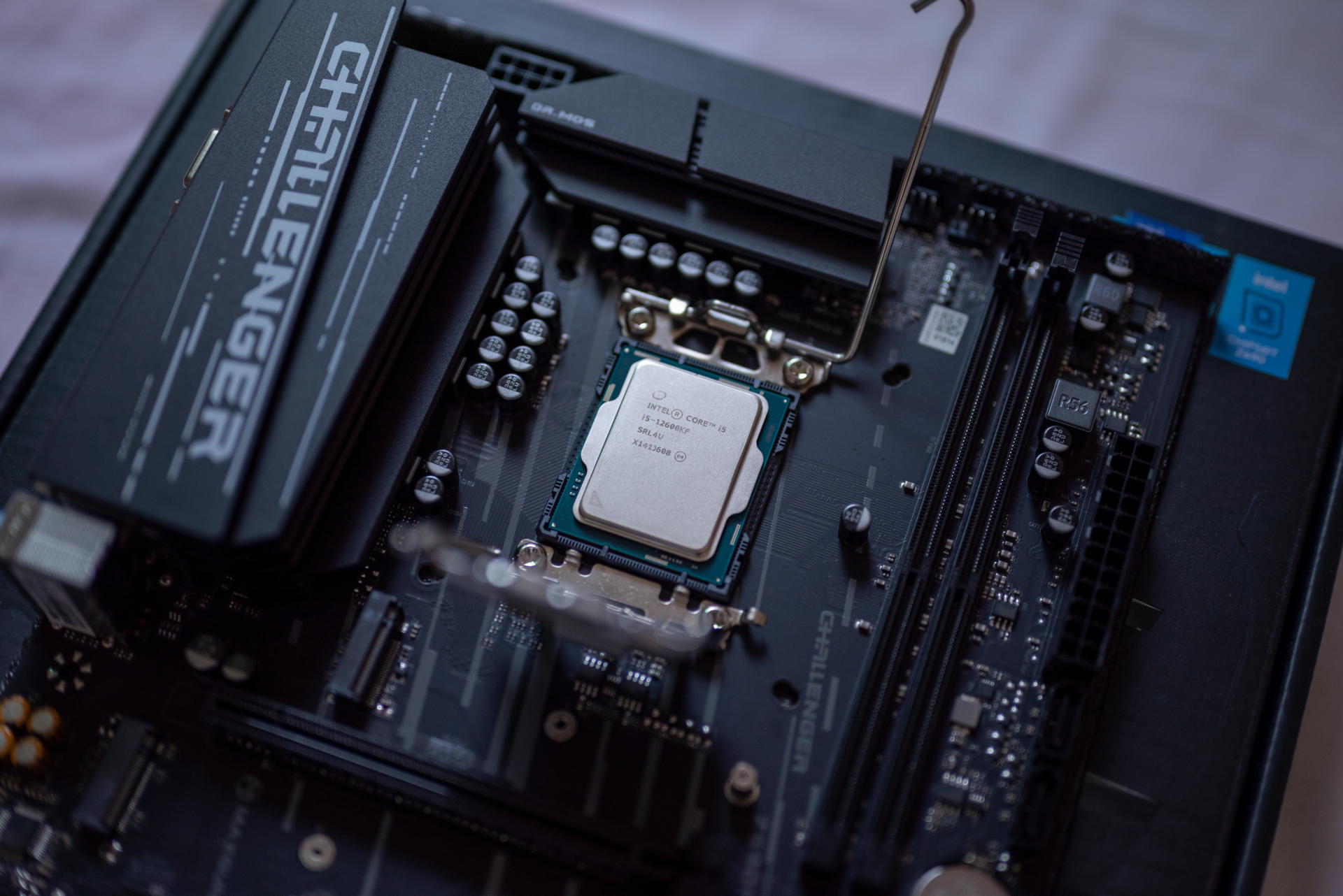 5000元不到的12600KF主机，显卡纯纯的亮个机？