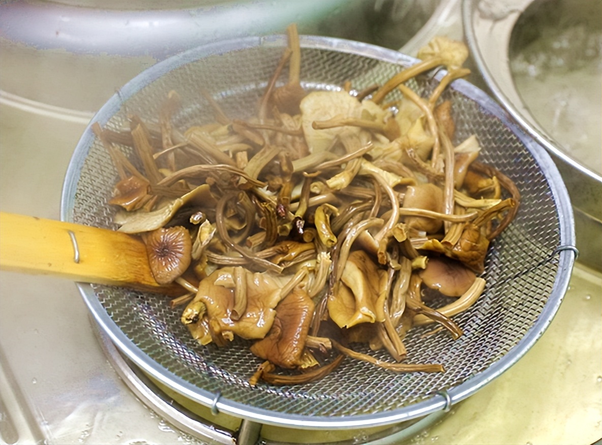 建议中老年人：上班犯困，多吃这五种食物，让你健康身体棒