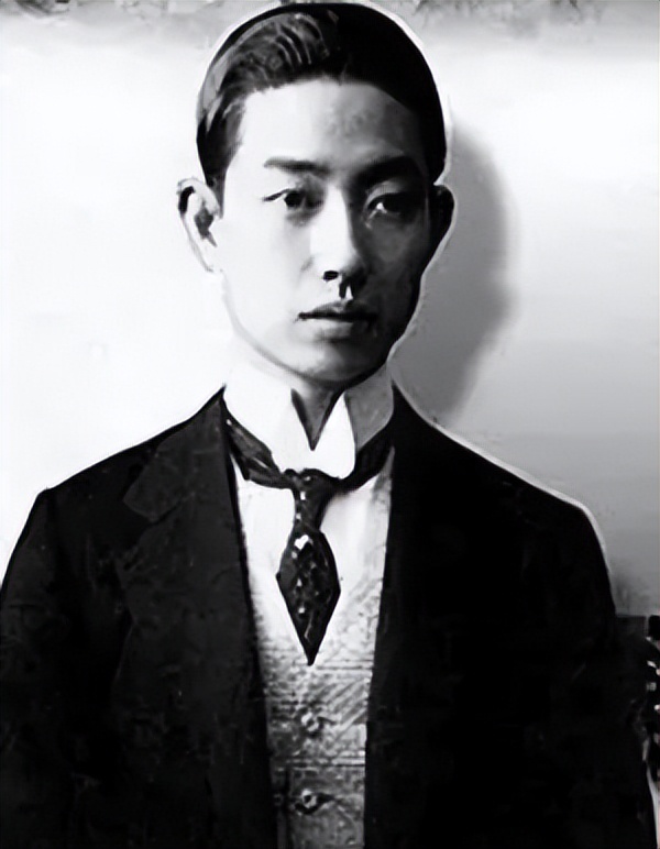 才能上笛,常念熟了方能言身段,做他的学生可不简单,溥侗治学颇为严谨