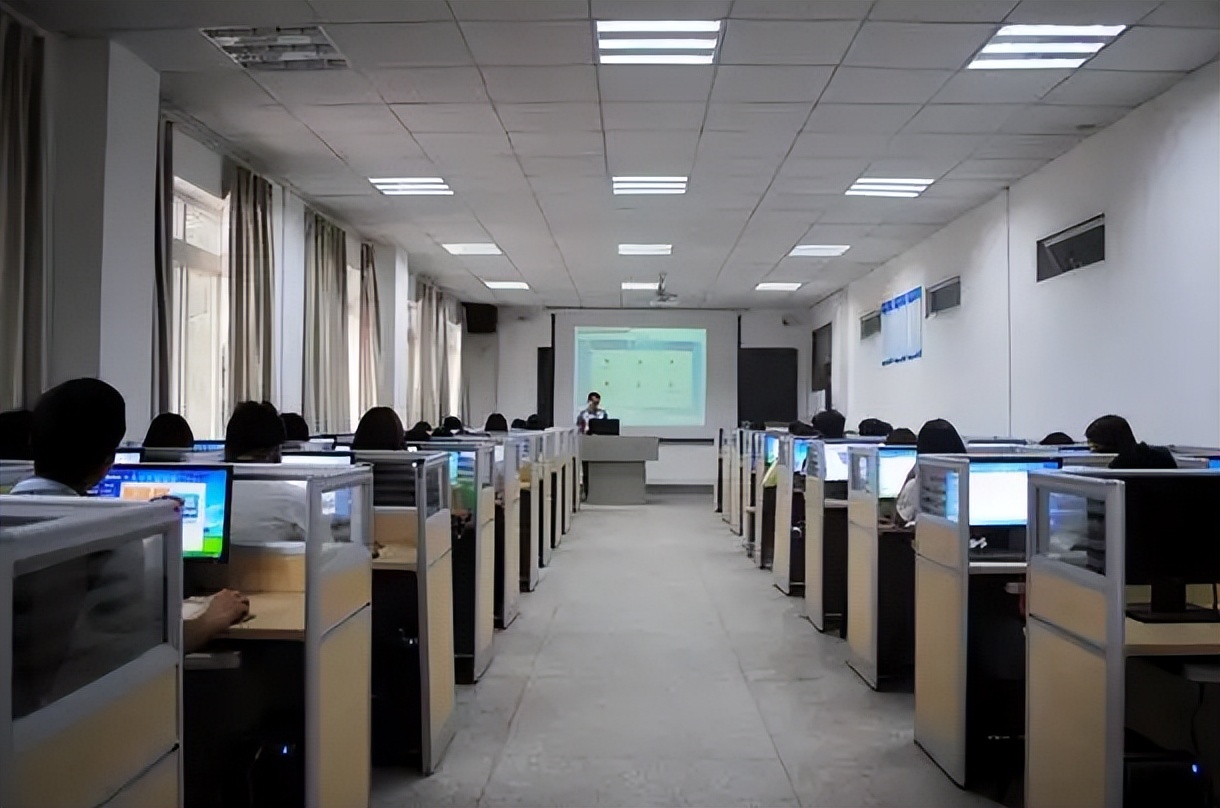 高考填报志愿，学会计的3个好处和2个弊端，考生需提前知晓