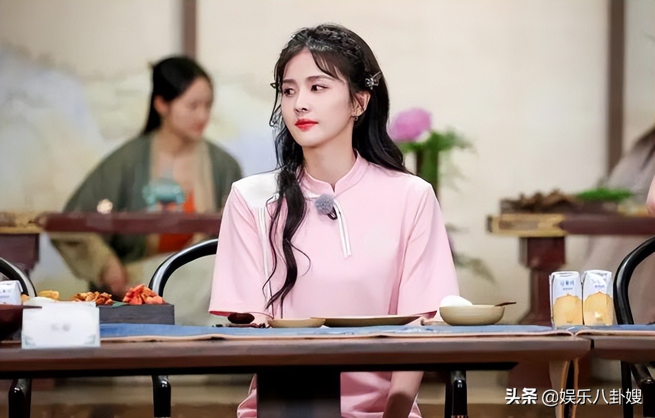 蔡徐坤白鹿步鹿晗迪丽热巴后尘，因《奔跑吧》被磕成大白菜cp？