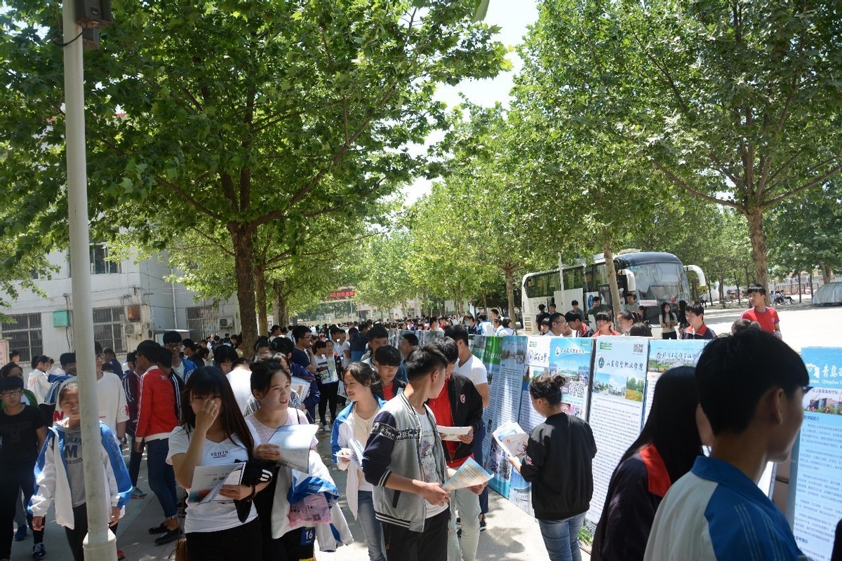 “学神”王端鹏：高考成绩749，仅差一分满分，怎么做到的？