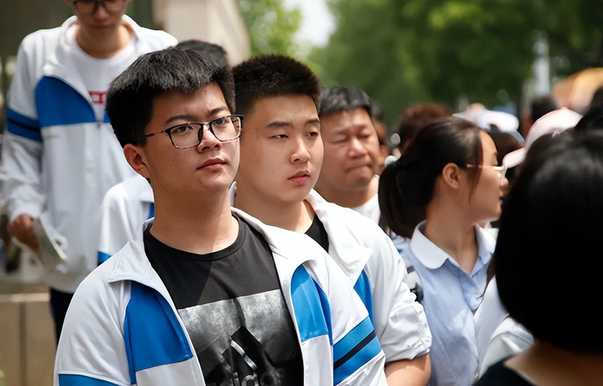 为啥高考规定用2b铅笔？看过扫描试卷心中有数，不当回事真吃亏