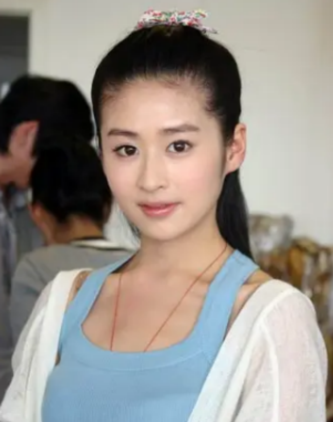 “娱乐圈大嘴巴”喜欢豪门的颖儿，为何选择爱的卑微的付辛博