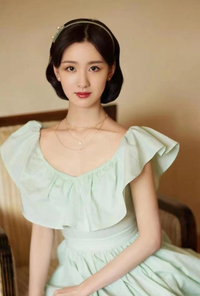 清纯校花误入名利场，会发生什么？是完成阶级跳越还是沦为三线？