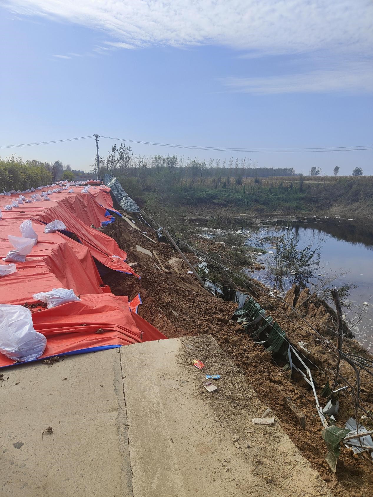 邢台一道路塌方100余米致断交 当地政府：预计今年3月进行道路修复