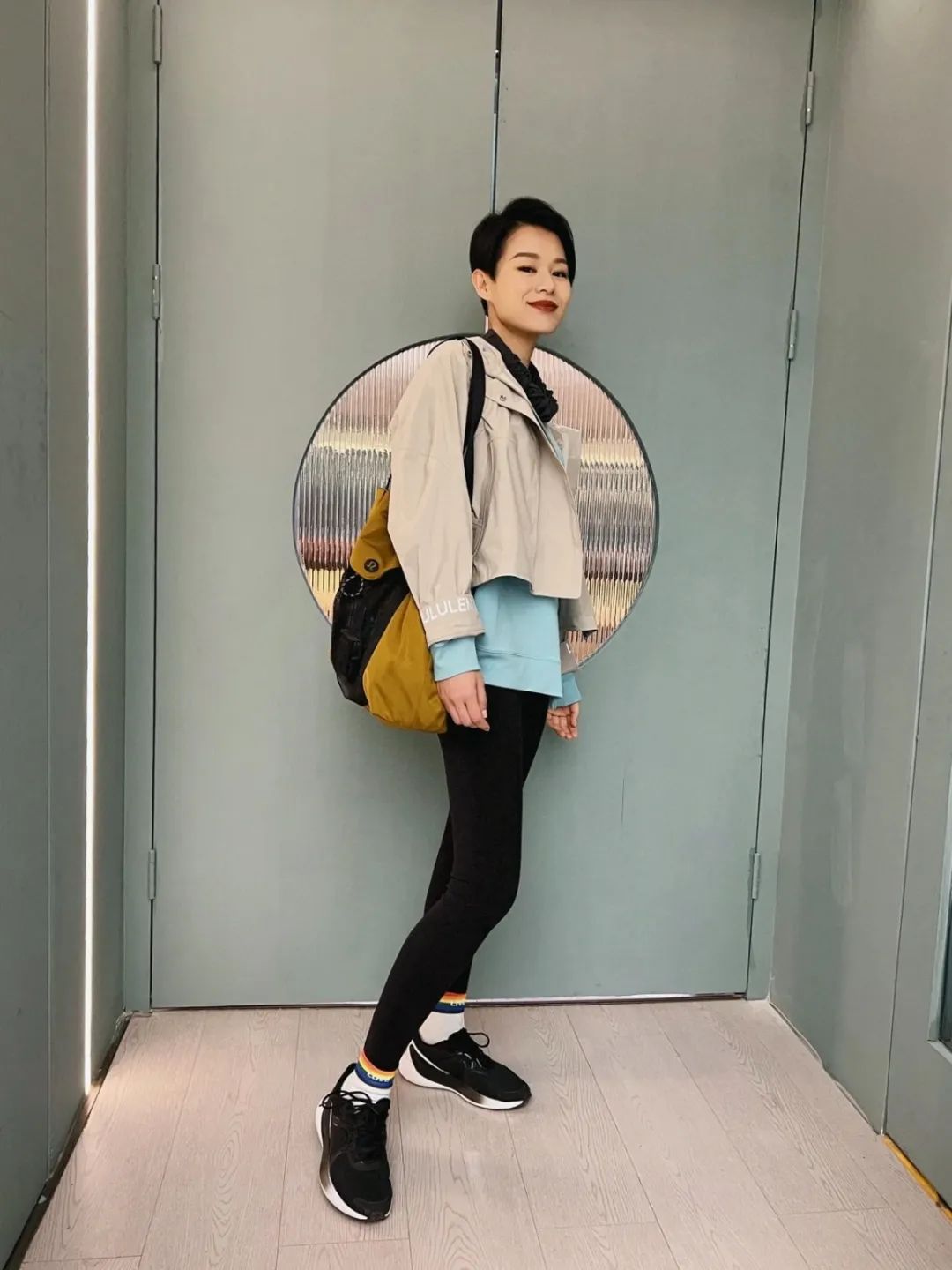 《乘风破浪》太卷了：蔡卓妍11厘米内增高，王心凌马丁靴1万4