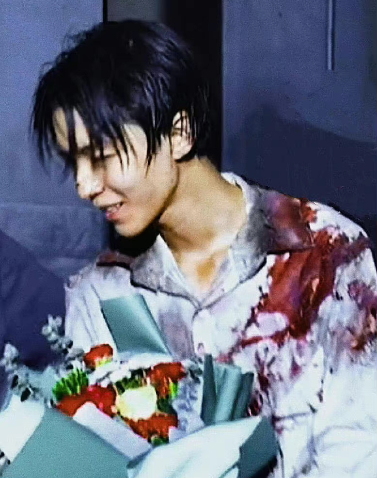 王俊凯的战损妆上热搜，但粉丝都觉得大可不必，不要搞笑男人设