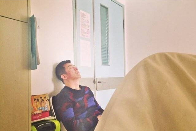 四名女大学生，同时表白，22岁，成都最帅“交警”，为啥