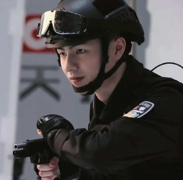 一季比一季“大尺度”，让无数人笑疯的国产民警节目又爆了