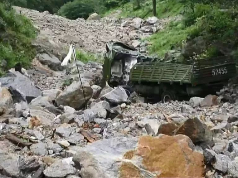 爸爸牺牲10年妈妈瞒了10年，10岁扬州小学生去了爸爸牺牲的地方