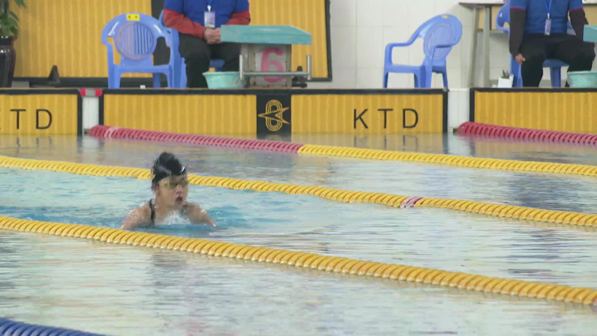 云南省青少年学生游泳锦标赛暨云南省第十六届运动会青少年组游泳预赛在蒙自市举行