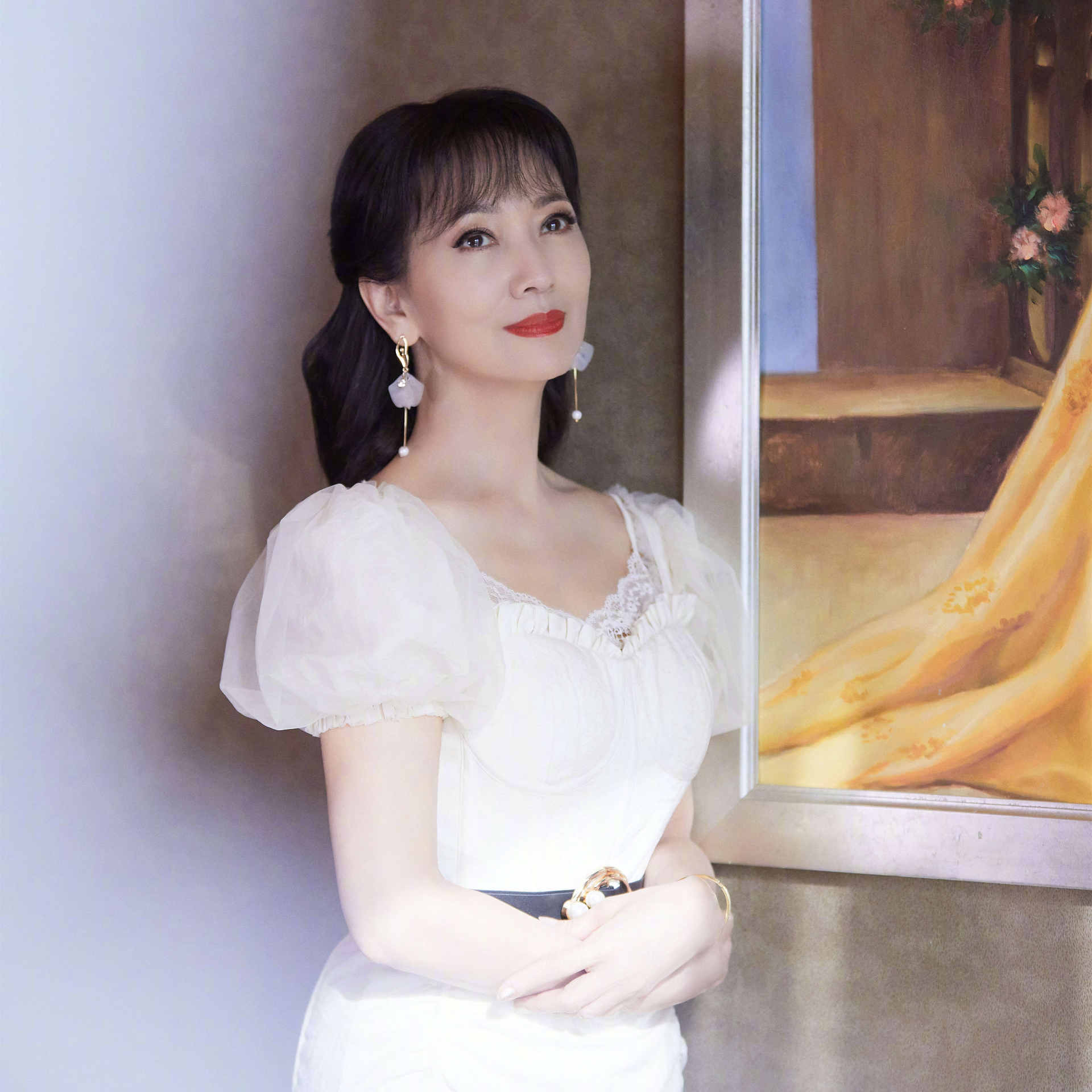 女星再扮经典角色：王艳上演回忆杀，关晓彤空姐装梦回“你叉叉”