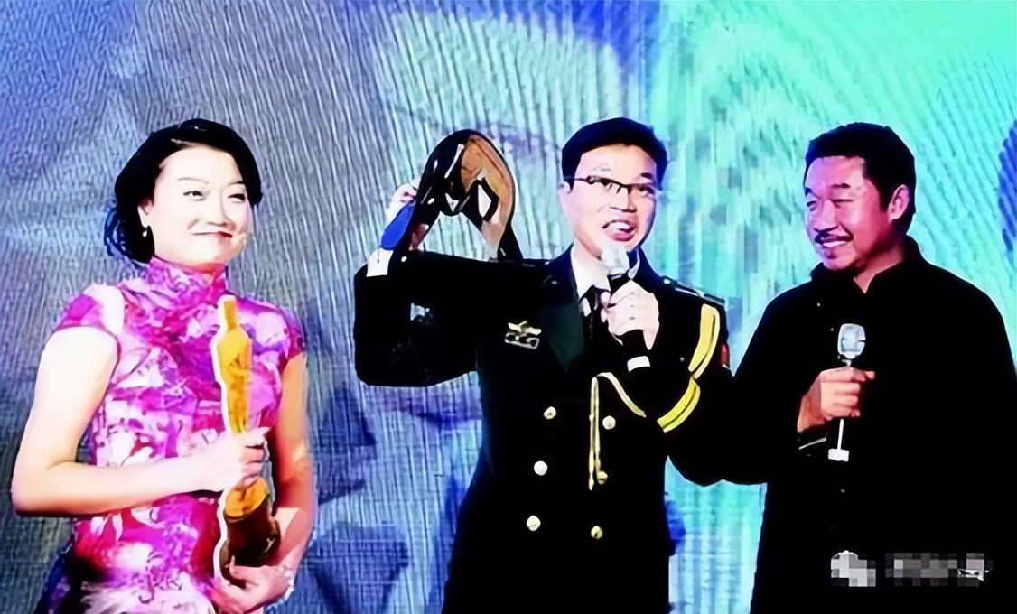 王迅：成名后抛弃发妻，把90后娇妻宠成宝，前妻“红了”，他糊了