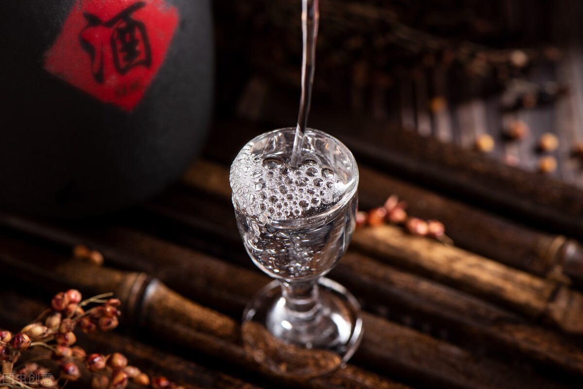 追风口的岩石股份，“假”繁荣的上海贵酒？