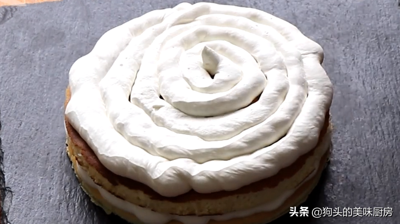 圣诞吃蛋糕，不用烤箱也能做，方法简单，孩子爱不释手，一看就会