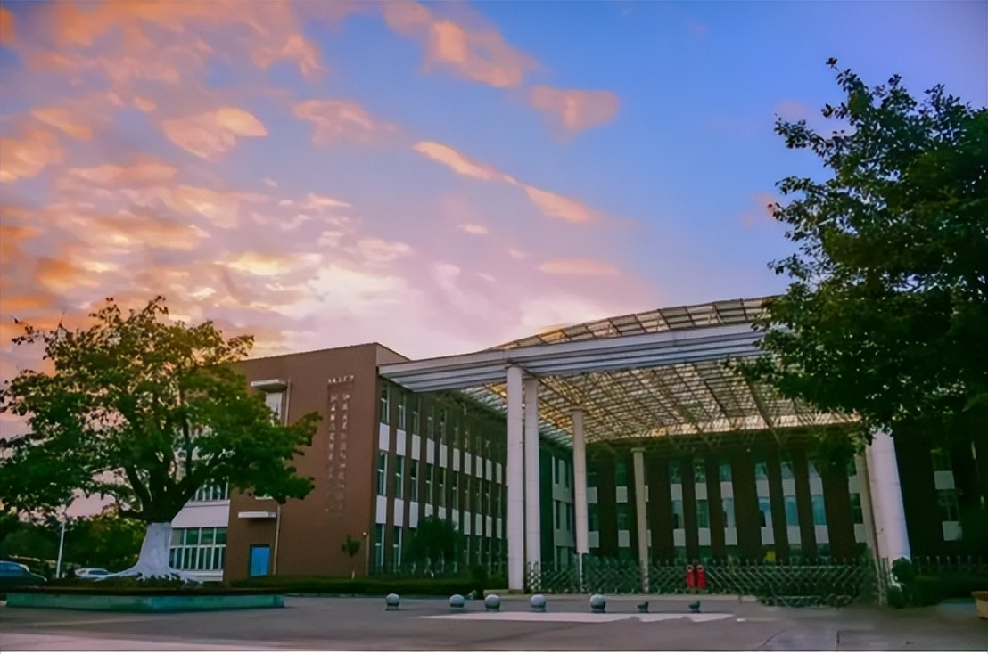 今天，2022中国大学专业排名正式公布，成都理工大学83个专业强势“上榜”！