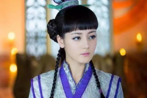 从普通销售员到收视女王，迪丽热巴的背景，远比你想象得复杂