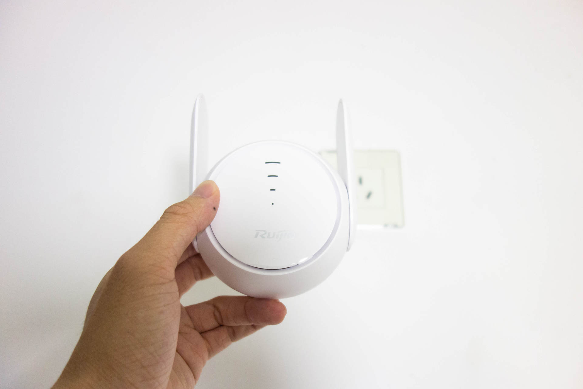 全屋Wi-Fi轻松覆盖，锐捷小兔子信号放大器使用体验