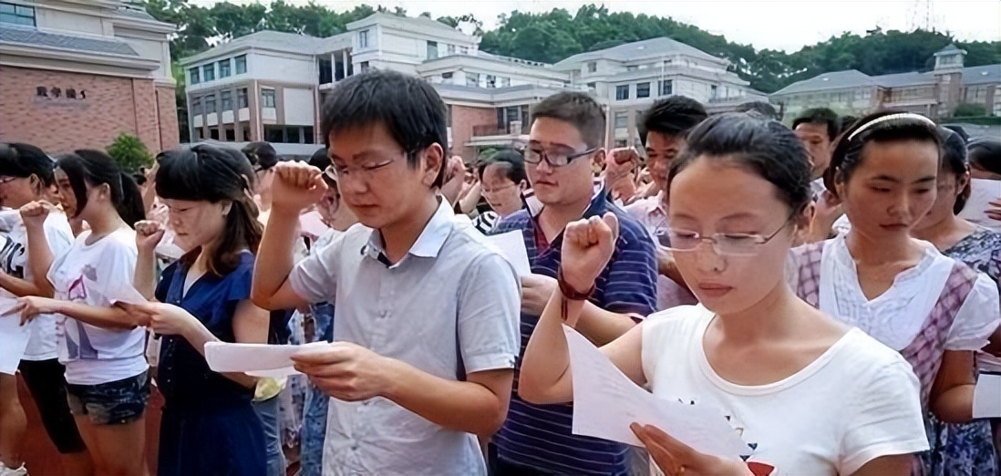 高考“良心专业”评析，师范专业受追捧，前途不比计算机差