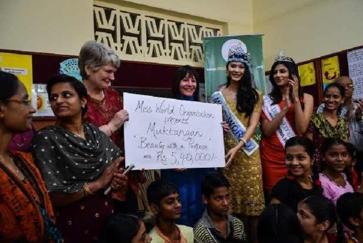 “世界小姐冠军”于文霞出身农村，2012年夺冠，后来投身公益事业