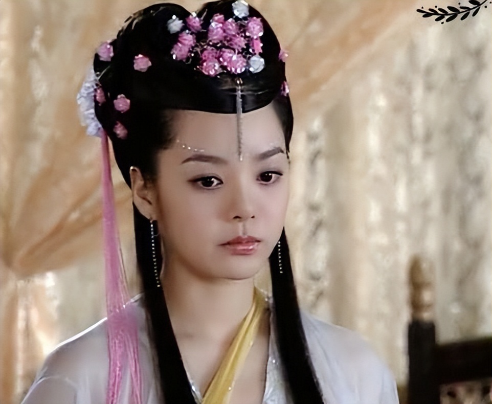 “歪瓜裂枣”别硬演公主，这9位女星告诉你，什么才叫金枝玉叶