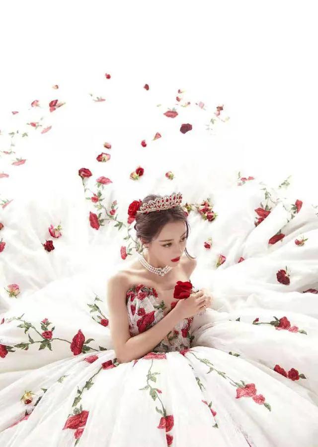 2022年女星红毯6大惊艳造型，可爱在时尚面前不值一提