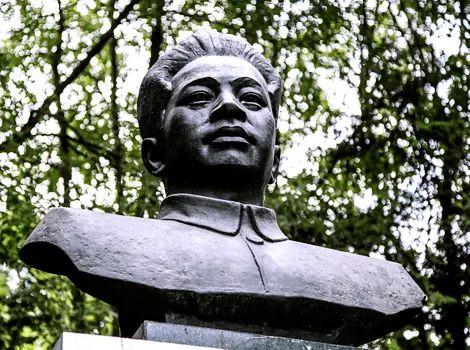 叶挺将军的四个故事:务农畜畜,资助贫民,素质教育和最后那一面