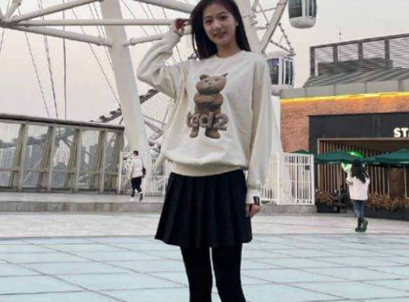 4名领诵员个个优秀，为啥唯独冯琳备受关注？杨澜一语道破玄机