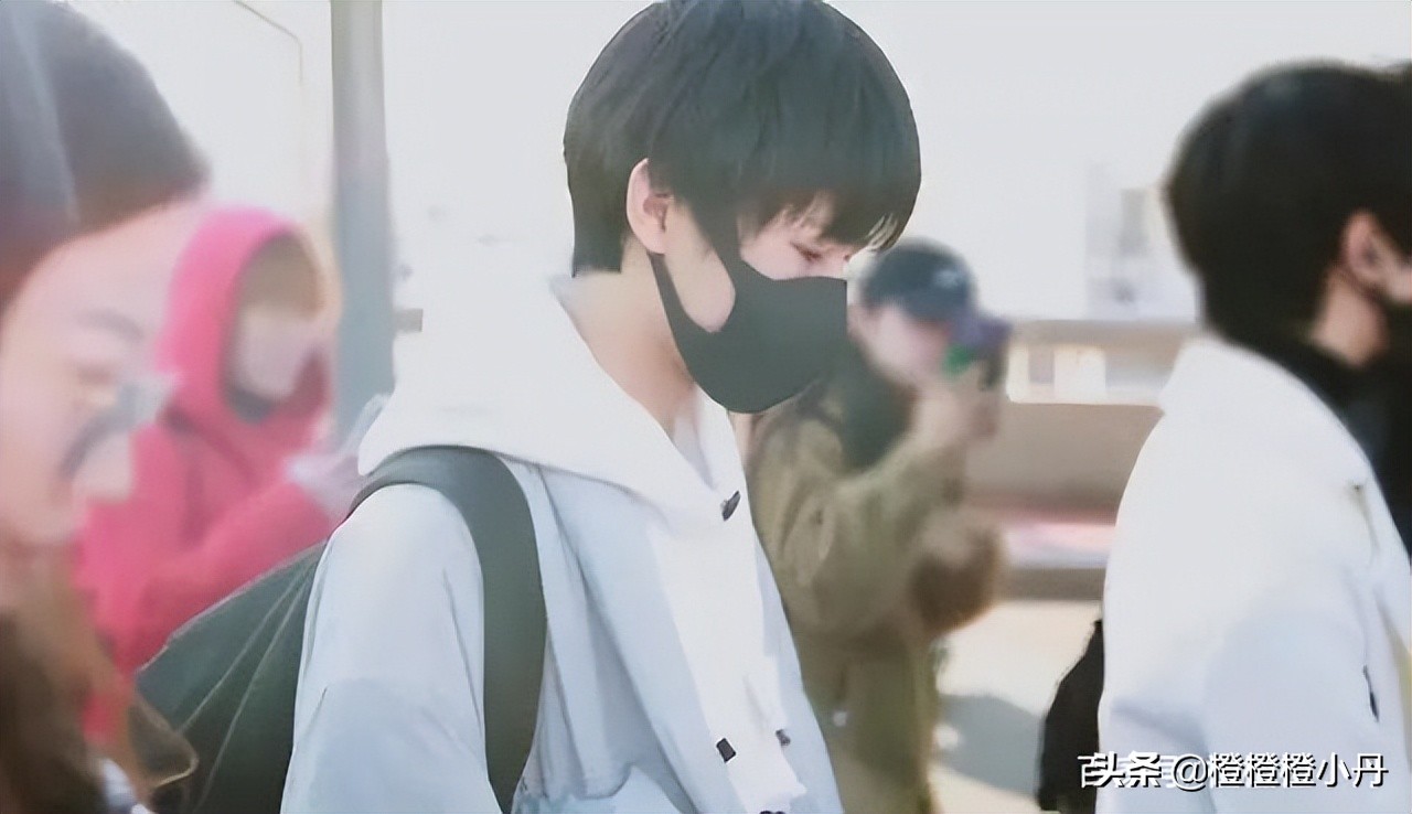 当初被十八楼遗弃的少年张真源，他的坚持和不甘一步步走到了今天