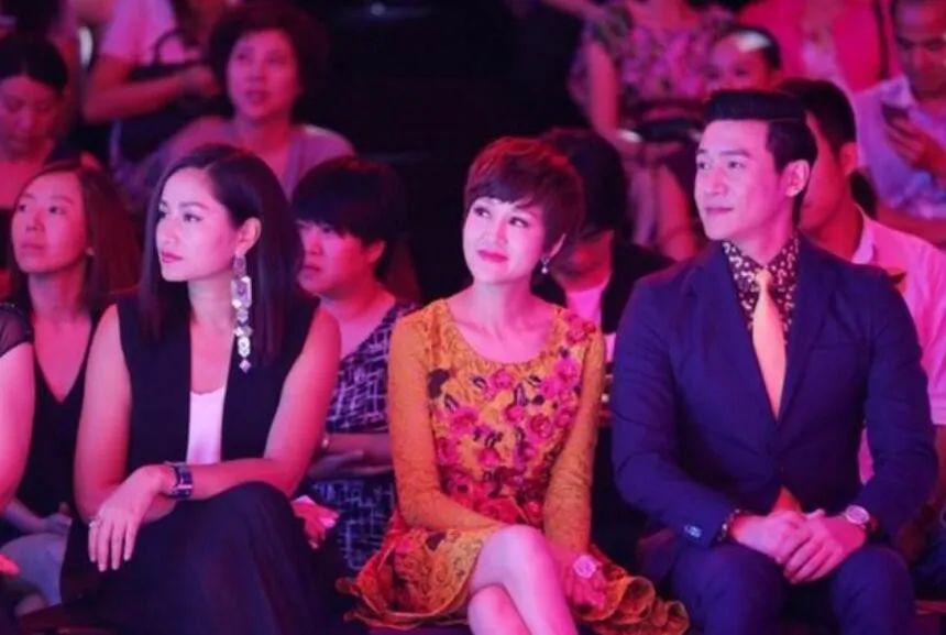 陆毅老婆鲍蕾身穿蓬蓬裙，气质绝，不像45岁，酷似洋娃娃