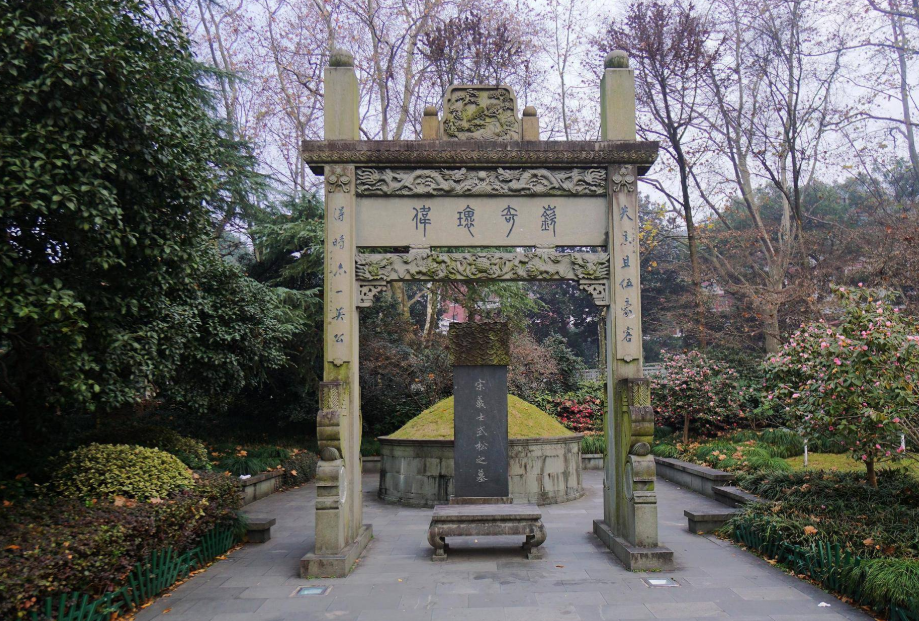 1894年武松墓出土，专家看完墓碑上的记载感慨：被小说骗了几百年