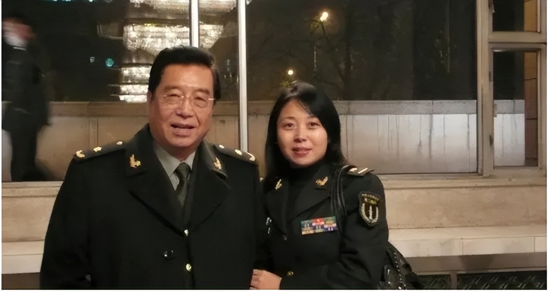 李双江长子李贺：弟弟李天一入狱后，他不计前嫌照顾父亲和继母