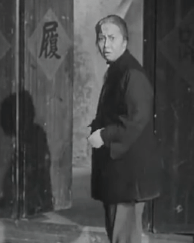 吴茵33岁确立“东方第一老太婆”的地位，终身未育，晚年写回忆录