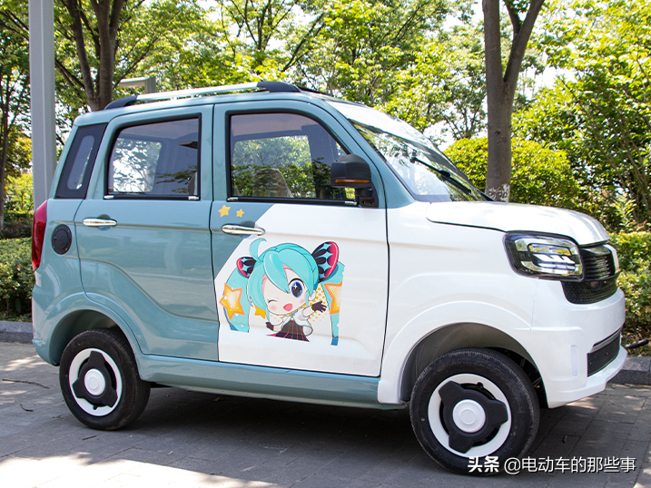 这2款低速四轮电动车，油电两用，7900元起，适合65岁以上老年人