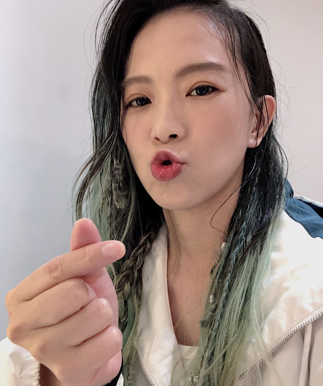 张芸京图片长发(张芸京图片长发近照) -情感知识库-动动脑