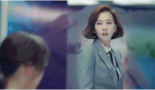 为什么现在趋势是普通女孩开始比美，美女开始比谁更搞笑？