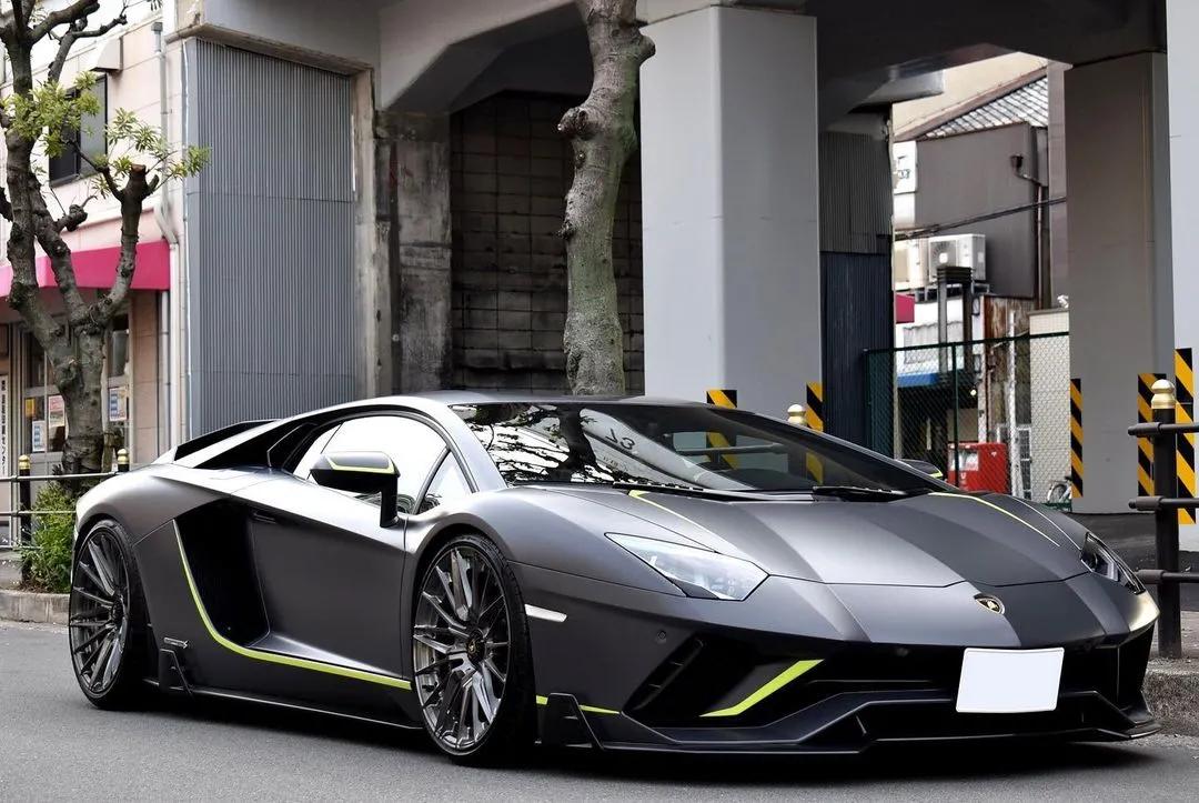 超过50张超级跑车高清手机壁纸,法拉利和兰博基尼布加迪大赏