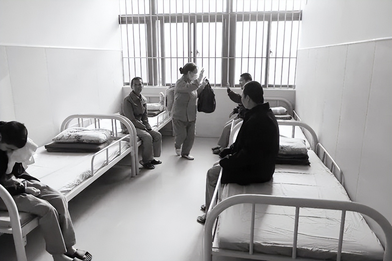 03年大学生因“三无”收容被害，涉案人员全部判刑，一项法规废除