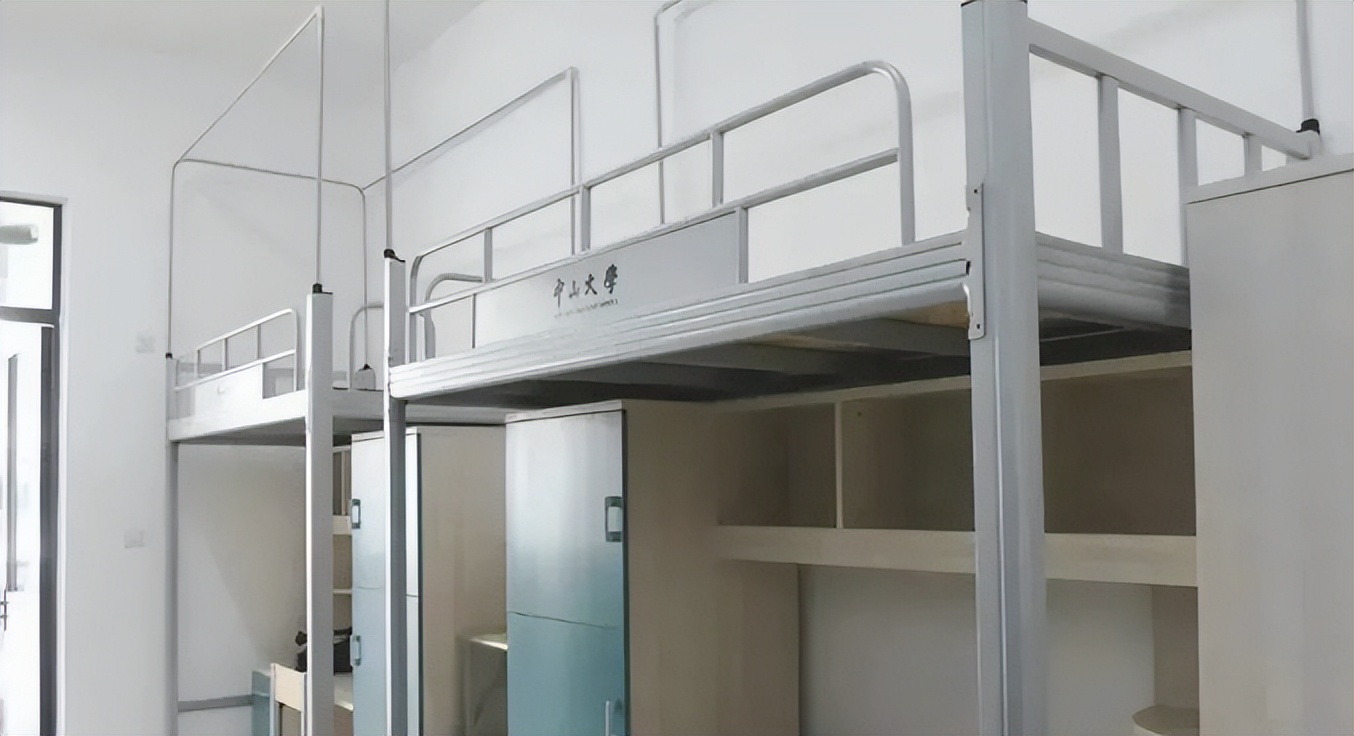 国内大学宿舍都长啥样？厦大不愧为“海景房”，吹着晚风看星星