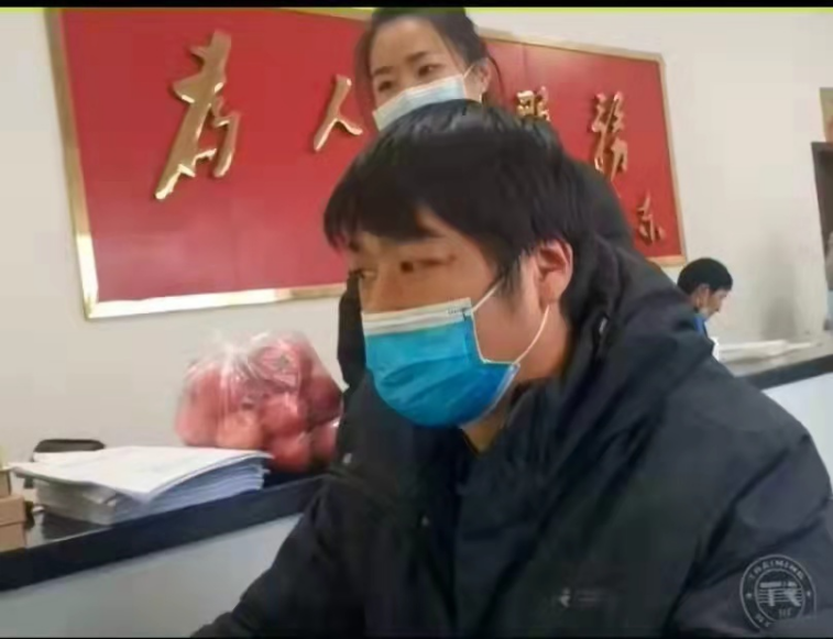 把好关、守好门、筑牢“防疫墙”——洛南县人民检察院驻村工作队疫情防控有实效