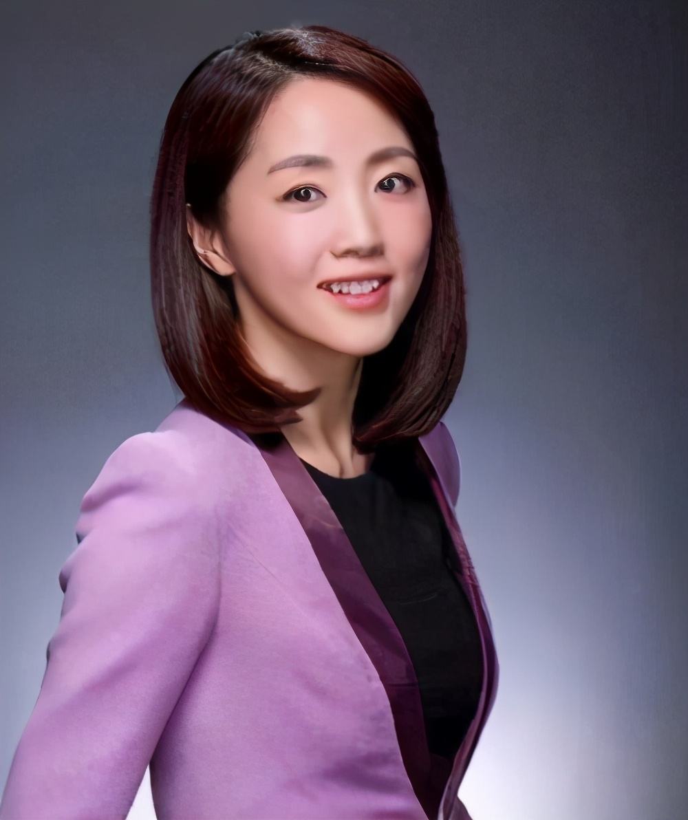 《天气预报》主持人杨丹：27年零失误，嫁给初恋丈夫，40岁当妈妈