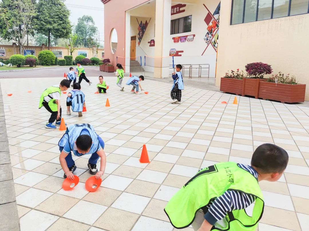 成都市双流区九江小学周末托管“足”够精彩