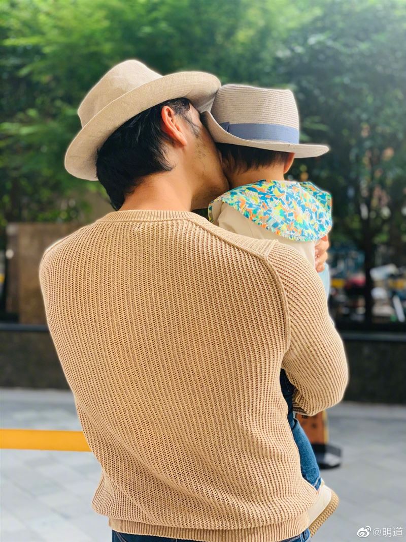 明道耍大牌对孩子骂脏话后掉头走人？本尊道歉：不应该情绪失控