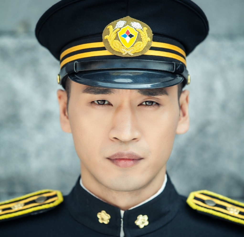 戏里又渣又坏，戏外宠妻爱子多年，你不知道的“冉森”栾元晖