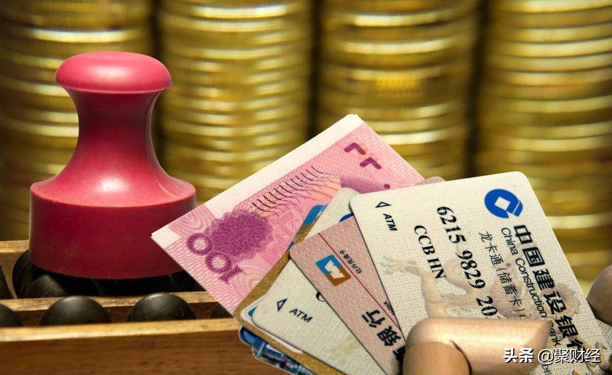 把钱放银行存定期，为何工作人员建议存1年，而不是存3年呢？