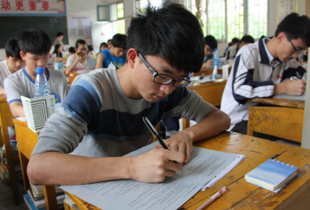 高三班主任吐露心声，985高校里很少有寒门学子，家庭环境很重要