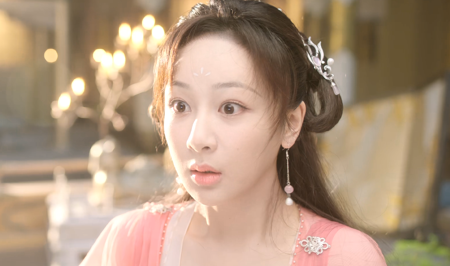 杨紫新剧仅开播2天，评论区出现异常，网友：这种情况不止一次