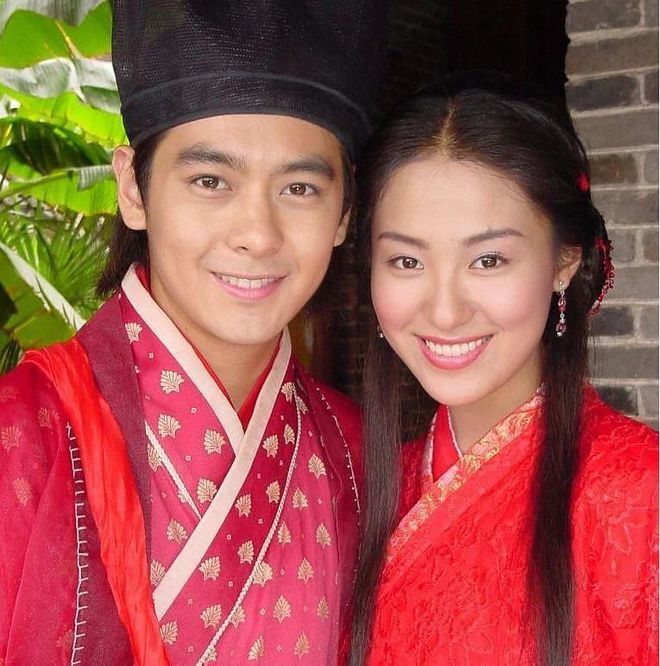 古装VS现代堪称“换头”！多演点古装戏吧，我能磕一辈子