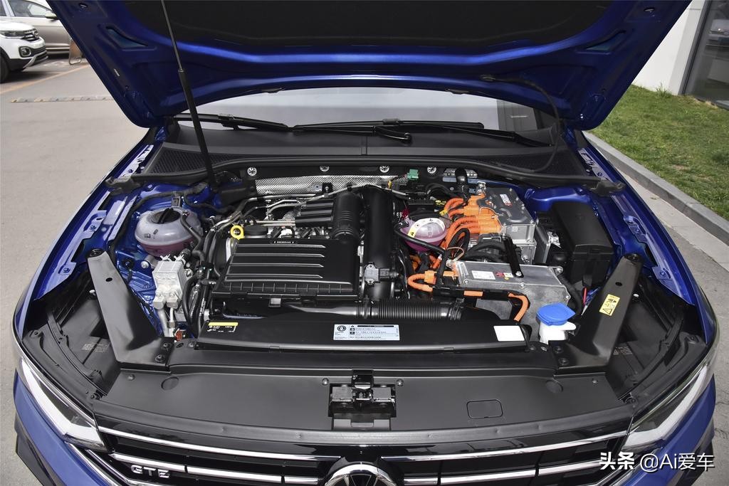 自动挡低油耗1.8L，合资中型家轿标杆，高性价比，大众迈腾新能源